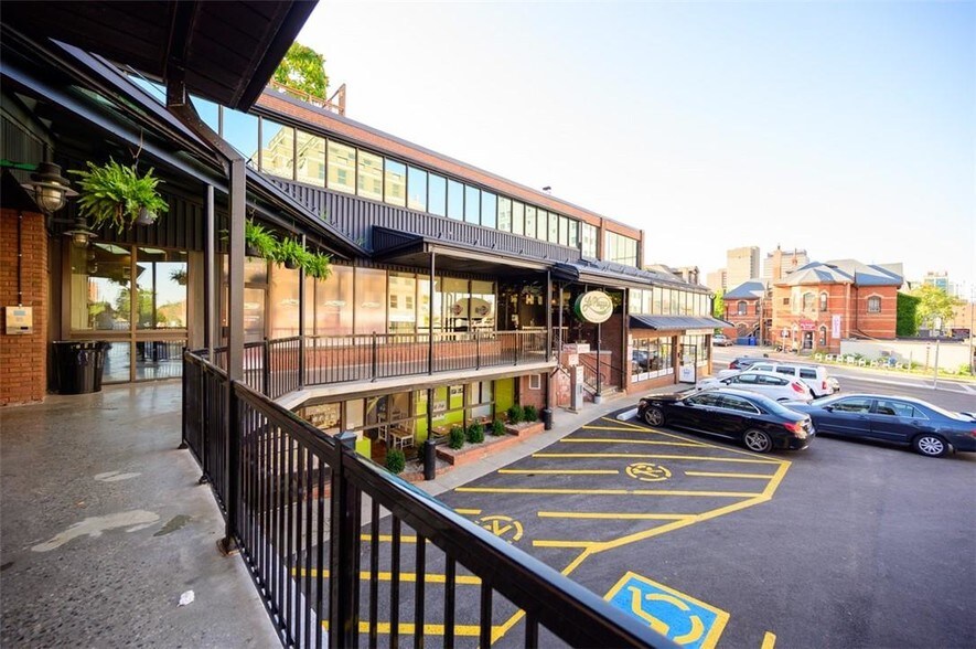 More Photos Of 180 James St S, Hamilton Office For Lease