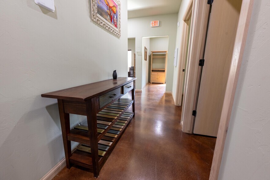More Photos Of 1917 Commerce, Choctaw Office For Sale