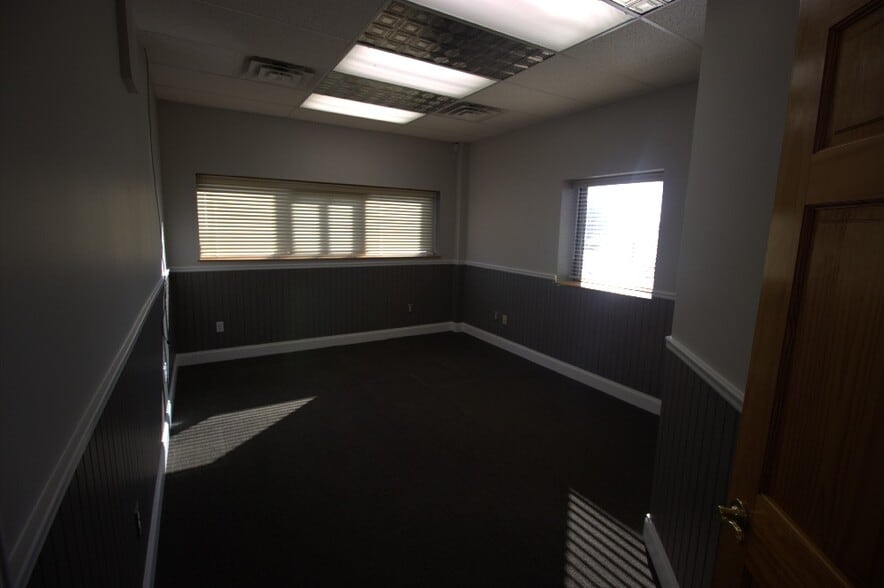 More Photos Of 1520 Emerson St, Rochester Warehouse For Lease