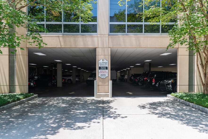 More Photos Of 40 Calhoun St, Charleston Office For Lease