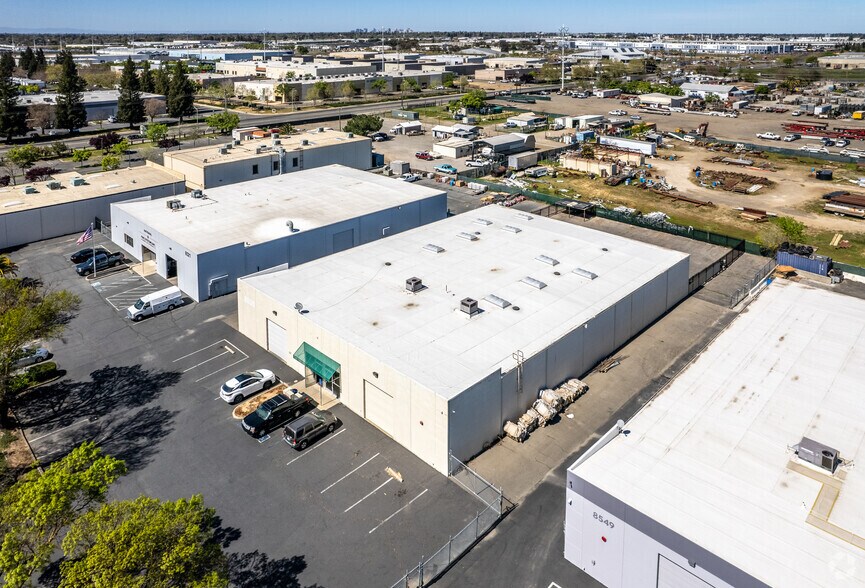 More Photos Of 8535 Morrison Creek Rd, Sacramento Showroom For Lease