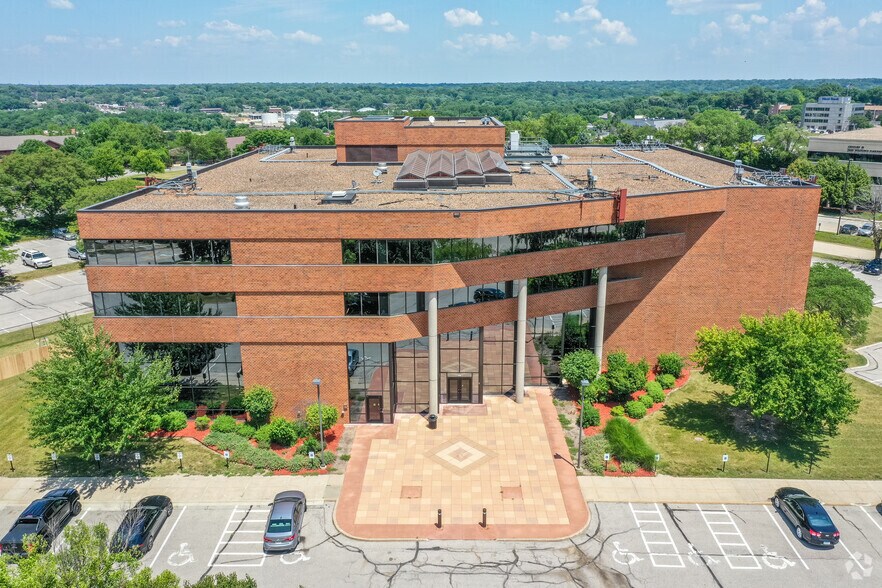 More Photos Of 2700 Westown Pky, West Des Moines Office For Lease