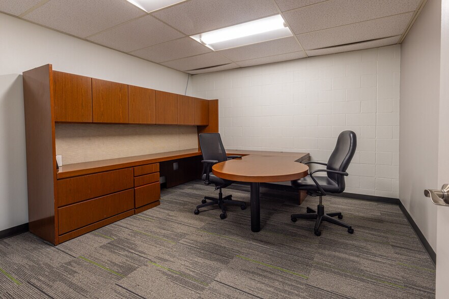 More Photos Of 8020 Westglen Dr, Houston Office For Lease