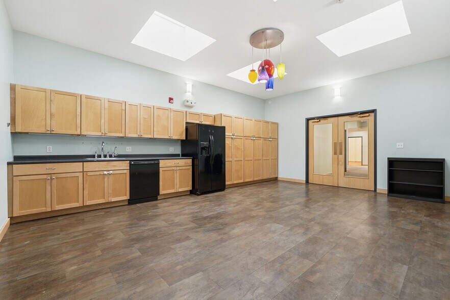 More Photos Of 100 University Dr, Amherst Medical For Lease