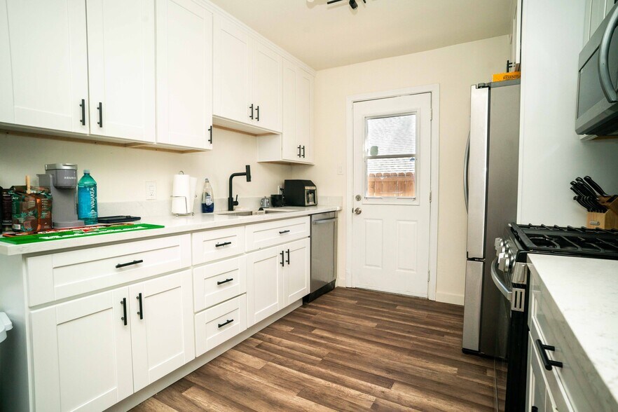 More Photos Of 1951 Hornblend St, San Diego Apartments For Sale