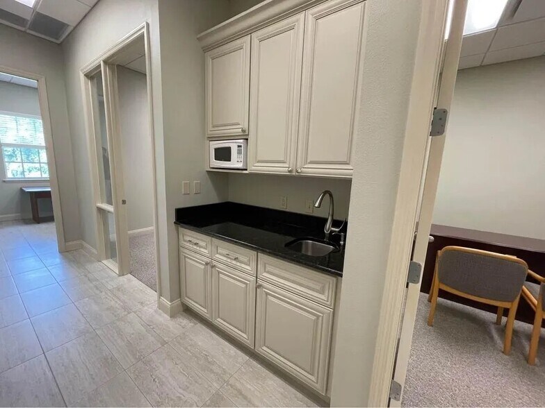 More Photos Of 5602 Marquesas Cir, Sarasota Office For Sale