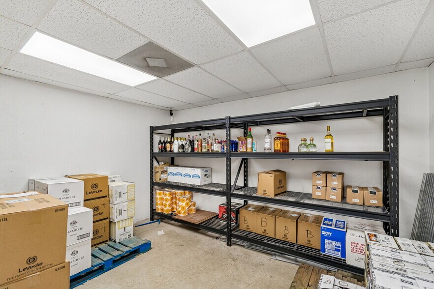 More Photos Of 4633 N 28th St, Saint Petersburg Warehouse For Sale
