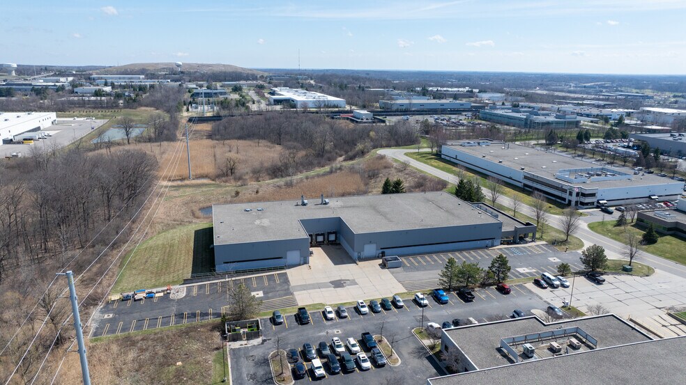 More Photos Of 4200 N Atlantic Blvd, Auburn Hills Manufacturing For Lease