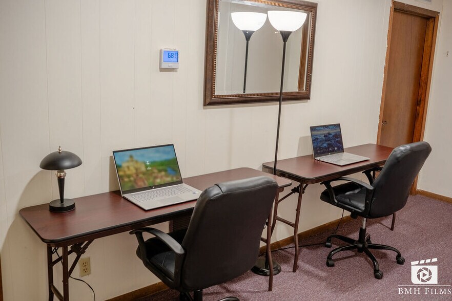 More Photos Of 707-709 N Palestine St, Athens Medical For Lease