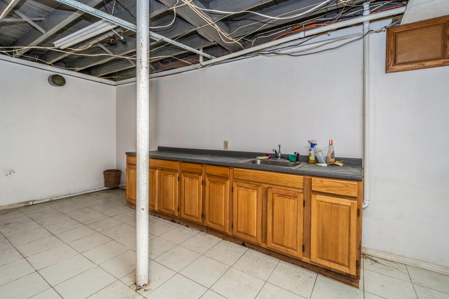 More Photos Of 105 Hartford Tpke, Shrewsbury Office Residential For Sale