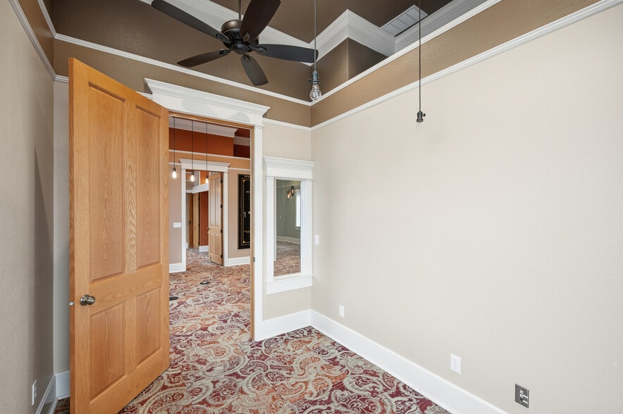 More Photos Of 101 S Big Horn Ave, Moorcroft Flex For Sale