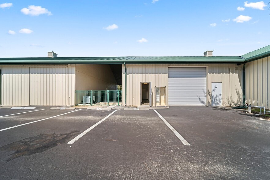 More Photos Of 13861 Plantation Rd, Fort Myers Office For Sale