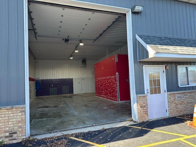 More Photos Of 14623 W Edison Dr, New Lenox Warehouse For Lease