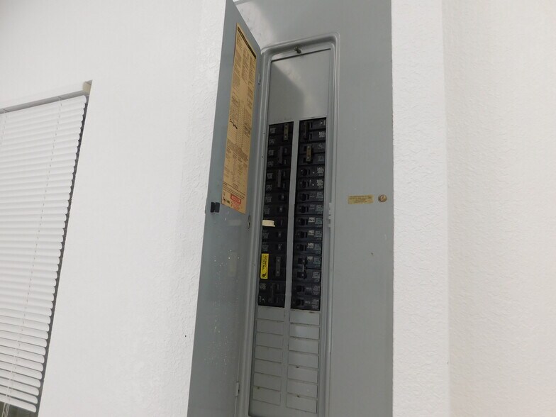 More Photos Of 5060 Industry Dr, Melbourne Manufacturing For Sale