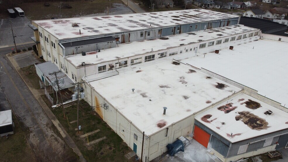 More Photos Of 109 E Hardin St, Greeneville Flex For Sale