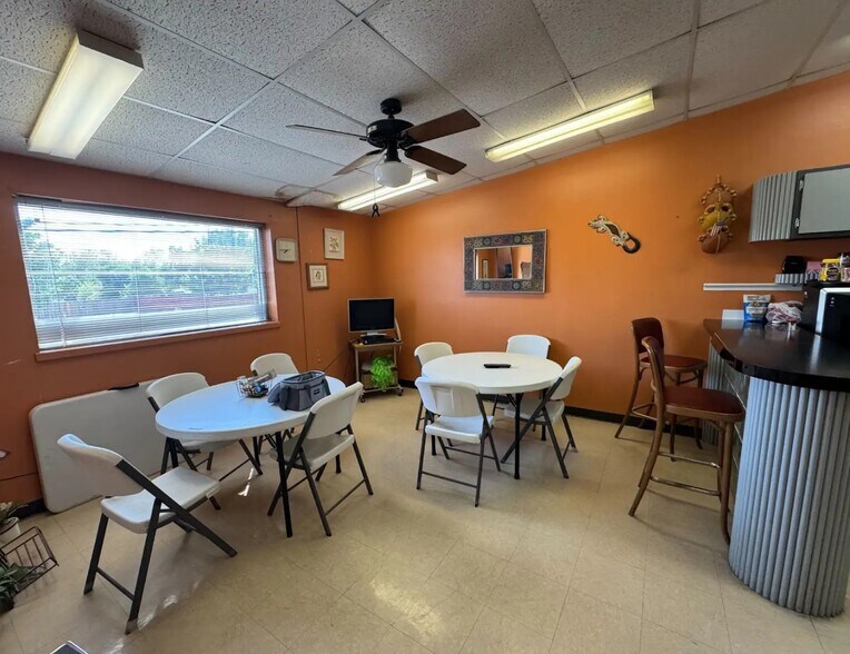 More Photos Of 6715 San Pedro Ave, San Antonio Flex For Sale