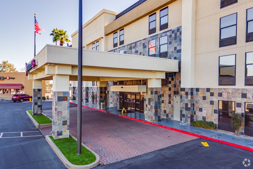 More Photos Of 1555 S Gilbert Rd, Mesa Storefront Retail Office For Lease