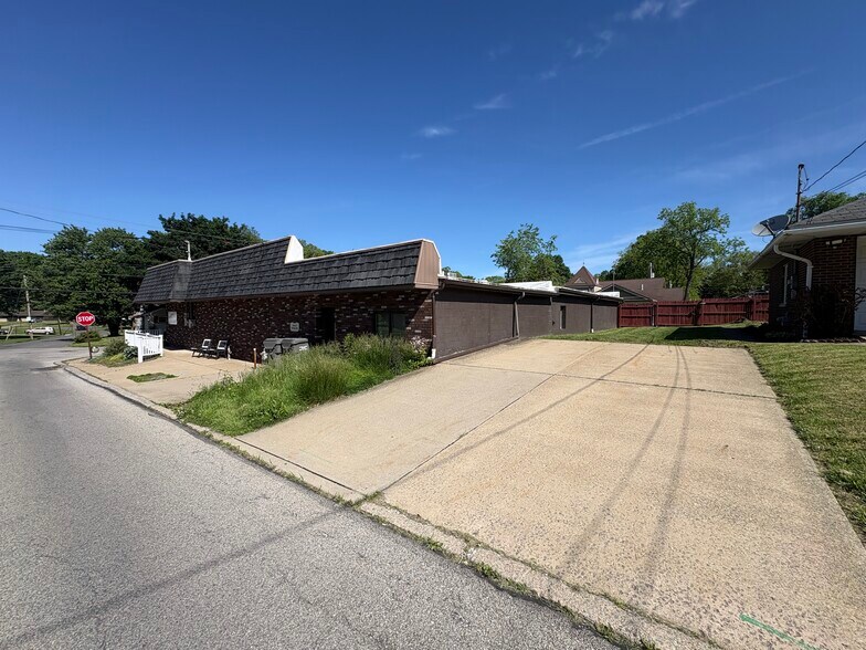 More Photos Of 773 Pershing St, Ellwood City Office For Sale