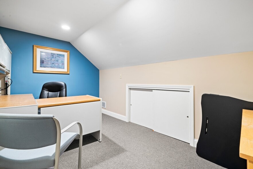 More Photos Of 1 Commons Dr, Londonderry Medical For Lease