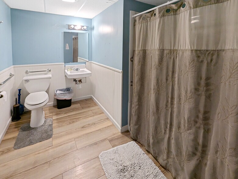 More Photos Of 250 Alhambra Ave, Frankfort Medical For Lease
