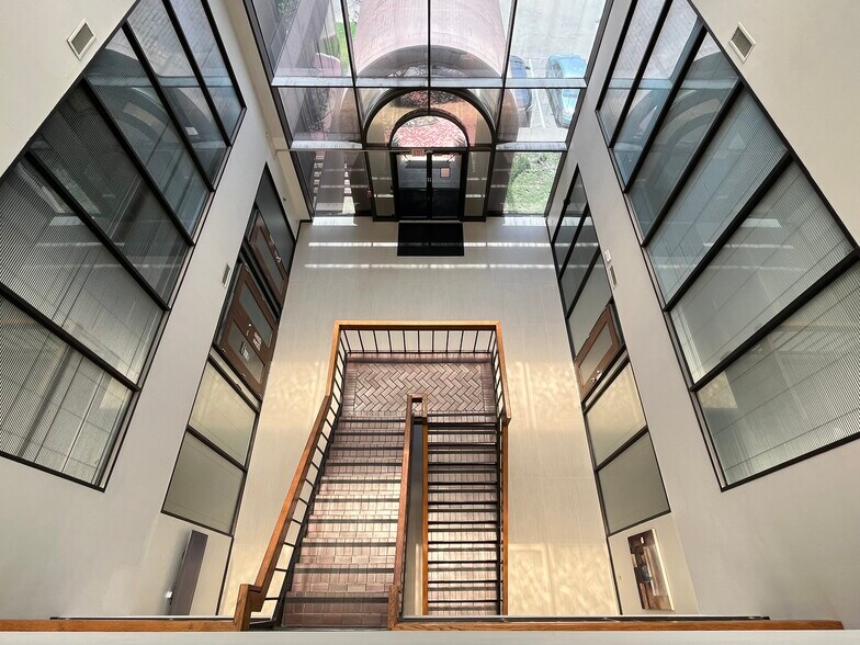 More Photos Of 5870 Highway 6 N, Houston Office For Lease