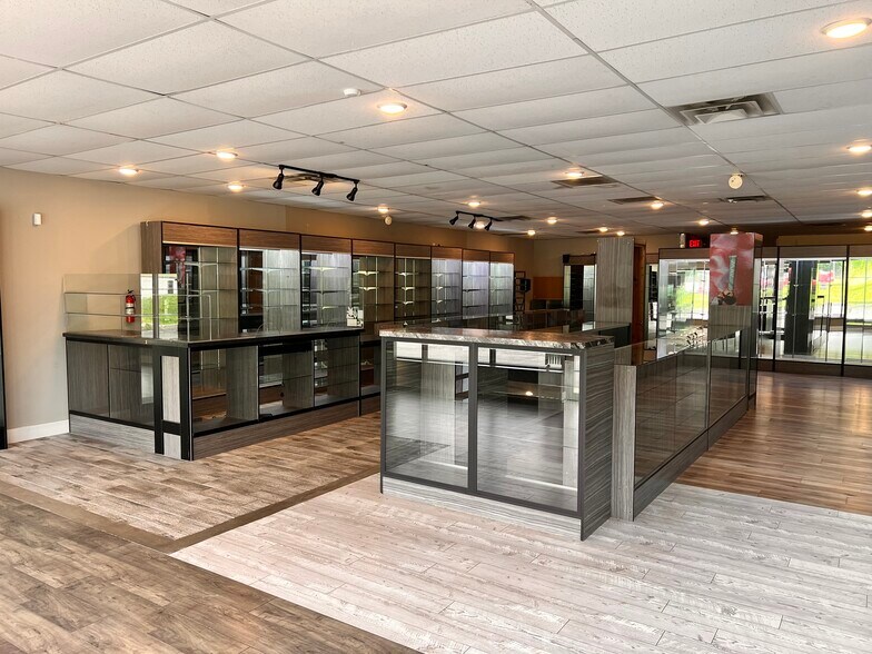 More Photos Of 810 Ohio Pike, Withamsville Office For Lease