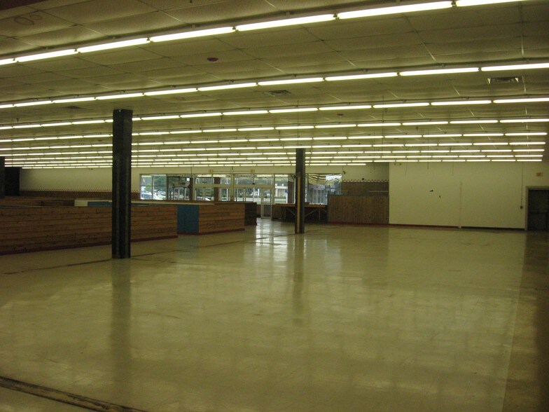 More Photos Of 2307 N College Rd, Wilmington Unknown For Lease