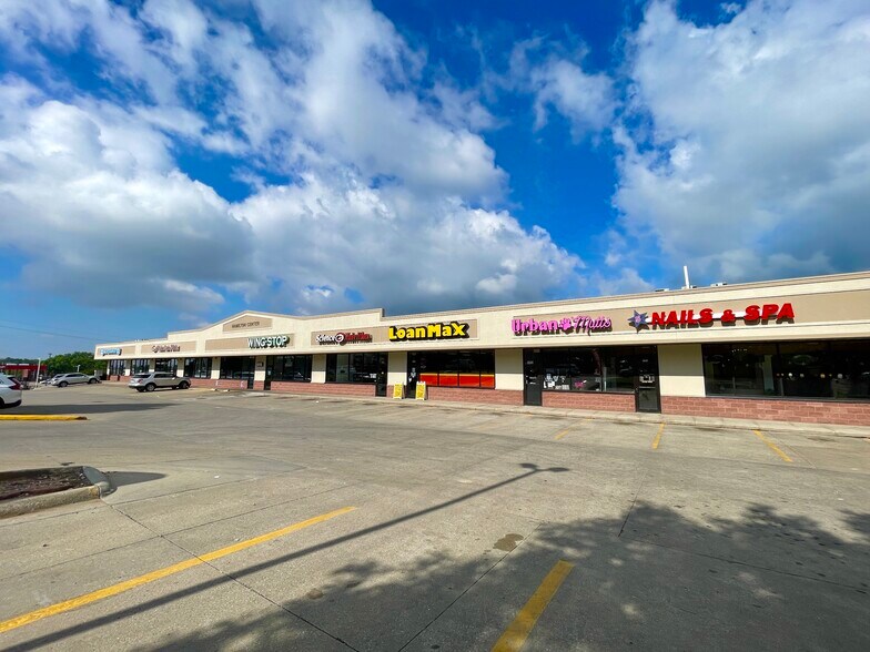 More Photos Of 1901 Hamilton Blvd, Sioux City Storefront For Lease