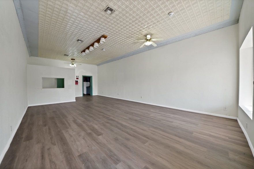More Photos Of 204 W Mccart St, Krum Storefront Retail Office For Sale