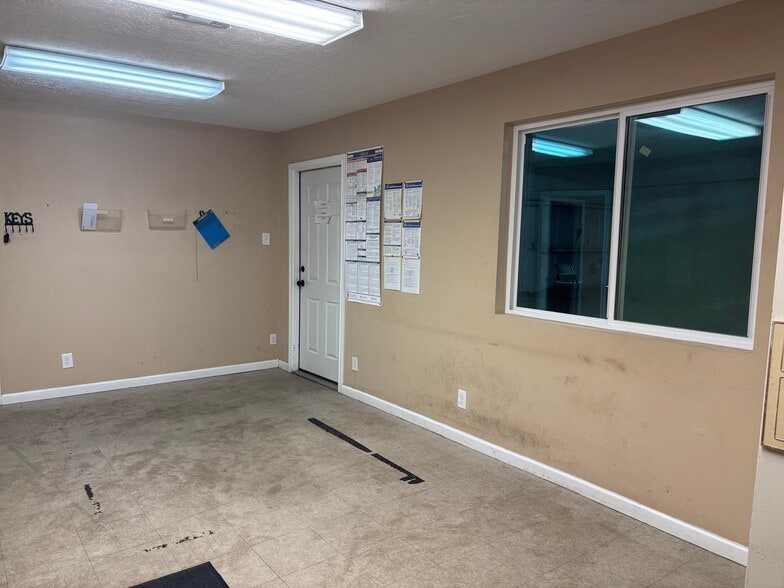 More Photos Of 4181 Magnolia St, Pearland Manufacturing For Lease