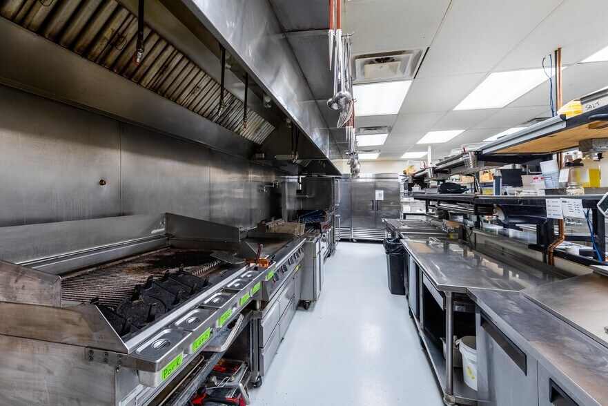 More Photos Of 117 Pine St, Pinedale Restaurant For Sale