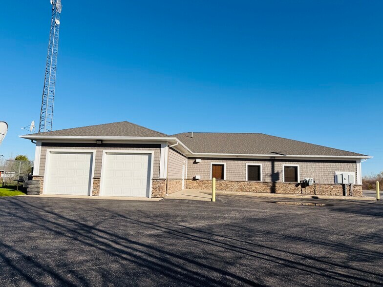 More Photos Of 26 E 3 Mile Rd, Sault Sainte Marie Office For Sale