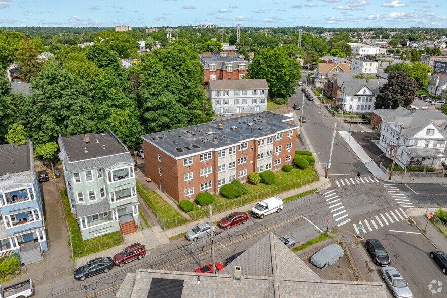 More Photos Of 191 Oak St, Bridgeport Apartments For Sale