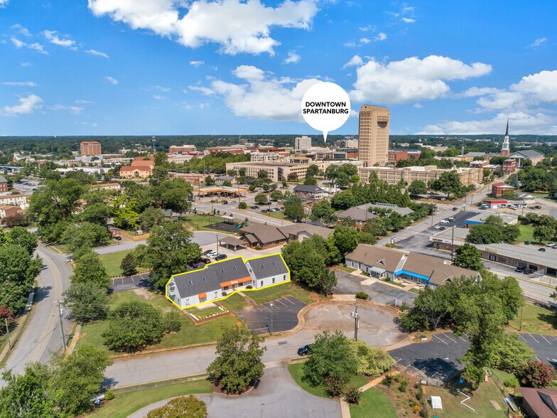 More Photos Of 300 Henry Pl, Spartanburg Flex For Lease