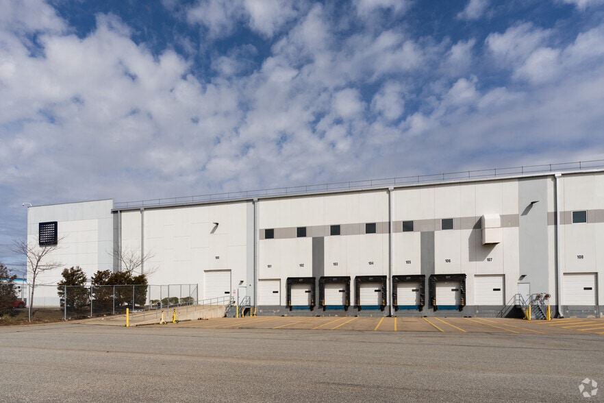 More Photos Of 586 Gulf Ave, Staten Island Distribution For Lease