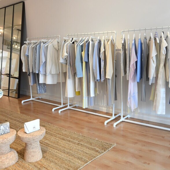 More Photos Of 52 Jobs Ln, Southampton Storefront For Lease