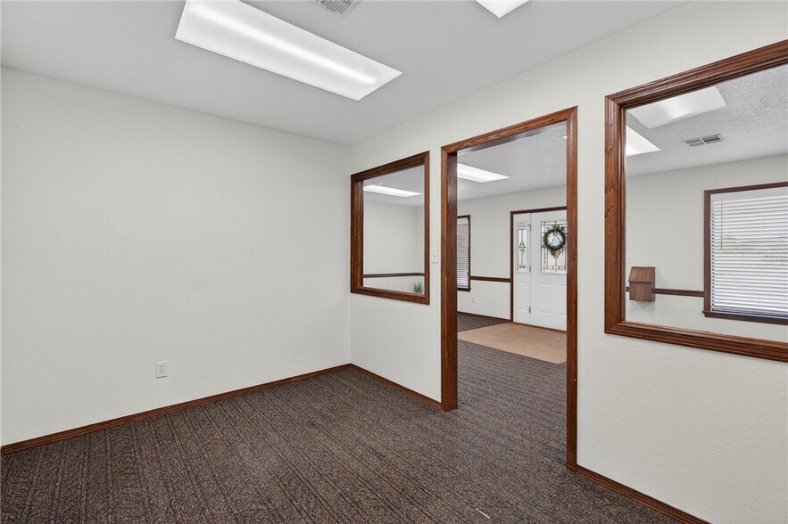 More Photos Of 706 W Broadway St, Spiro Medical For Sale