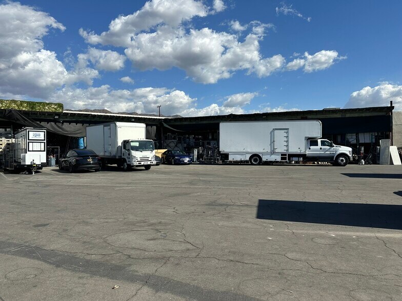 Primary Photo Of 2901-2905 Winona Ave, Burbank Manufacturing For Lease