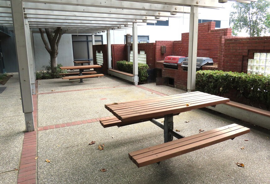 More Photos Of 1910-1920 5th St, Davis Light Manufacturing For Lease