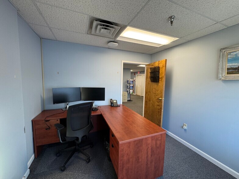 More Photos Of 29 Lafayette Rd, North Hampton Storefront Retail Office For Sale