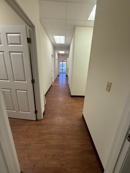 More Photos Of 13043-13045 Summerfield Sq, Riverview Medical For Sale