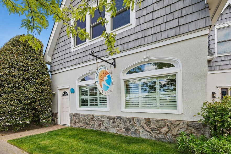 More Photos Of 622 Main St, Avon By The Sea Storefront Retail Residential For Sale