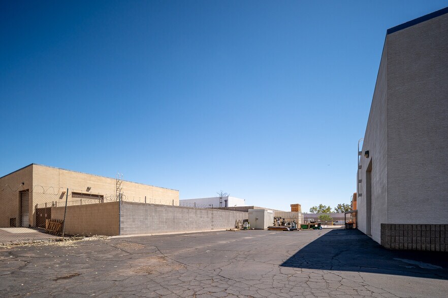 More Photos Of 2643 N 37th Dr, Phoenix Manufacturing For Sale