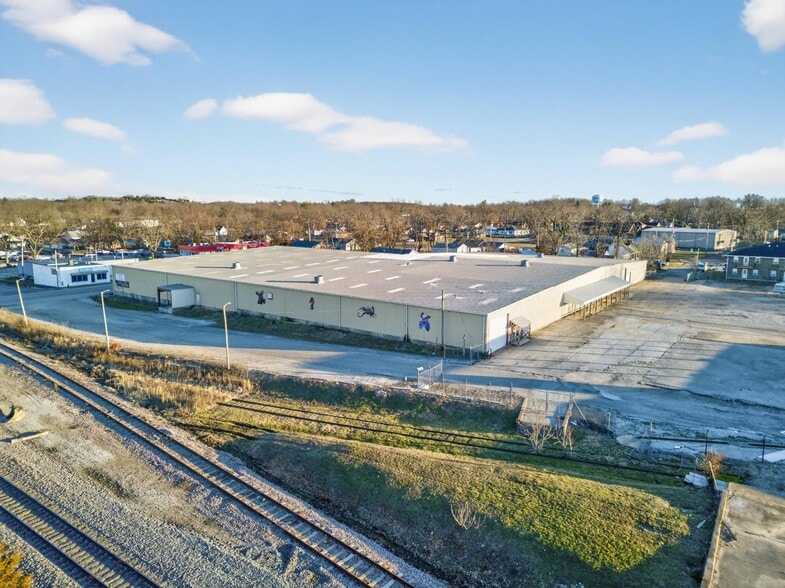 More Photos Of 102 W Front St, Mountain Grove Warehouse For Sale