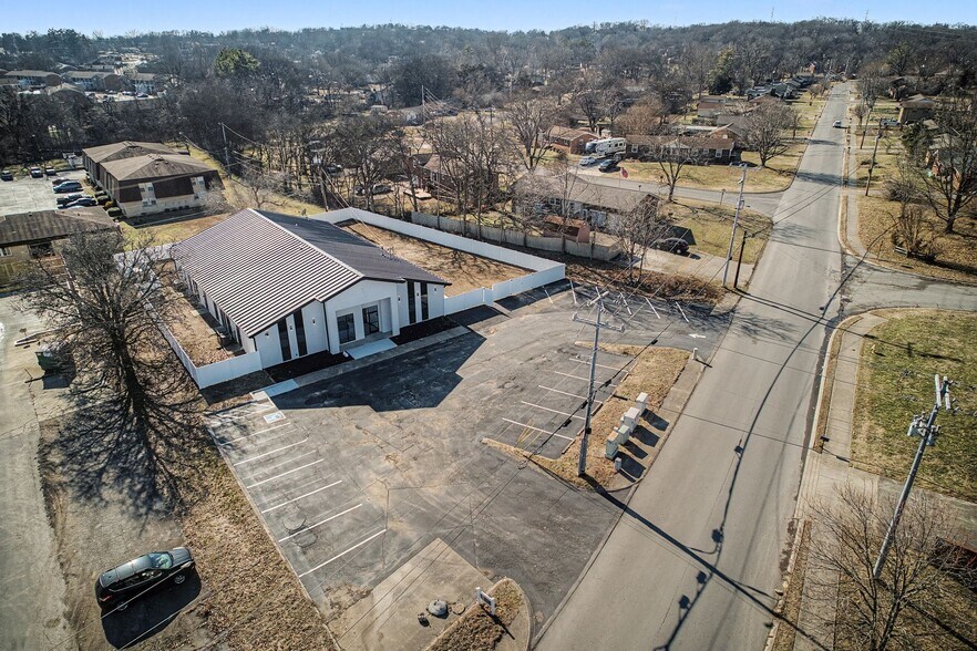 More Photos Of 207 Iris Dr, Hendersonville Daycare Center For Sale