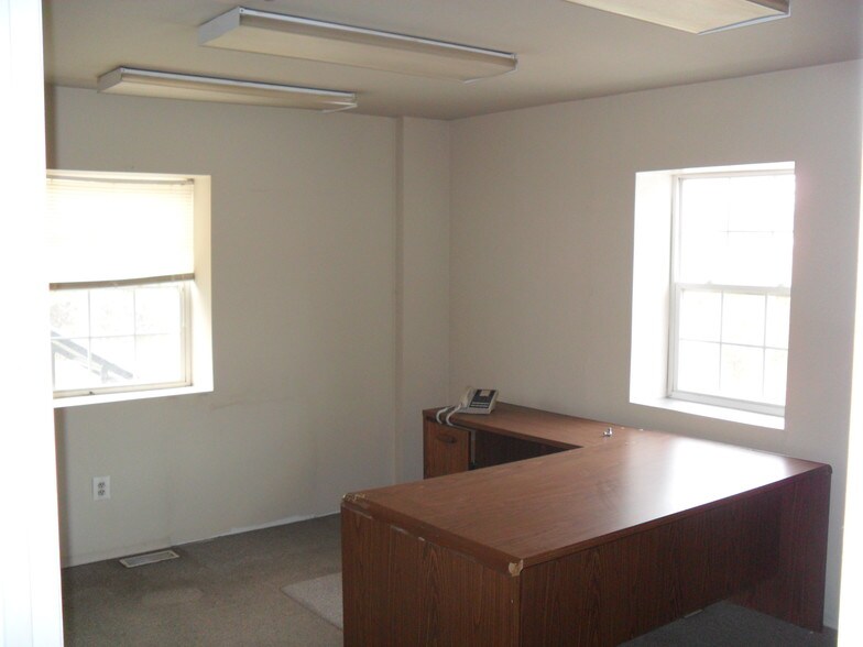 More Photos Of 508 Digiulian Blvd, Glen Burnie Warehouse For Sale