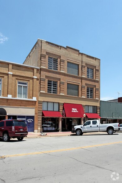 More Photos Of 410 W Chickasha Ave, Chickasha Storefront For Sale