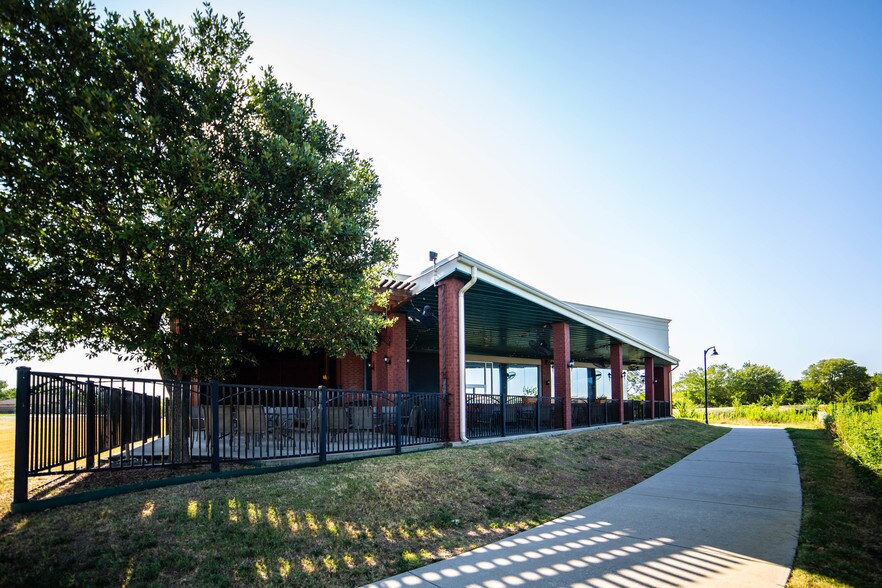 More Photos Of 3350 Unicorn Lake Blvd, Denton Restaurant For Lease