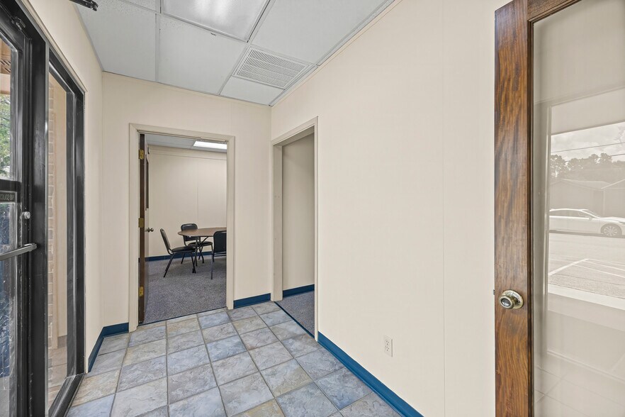 More Photos Of 105 Commercial Cir, Conroe Medical For Sale
