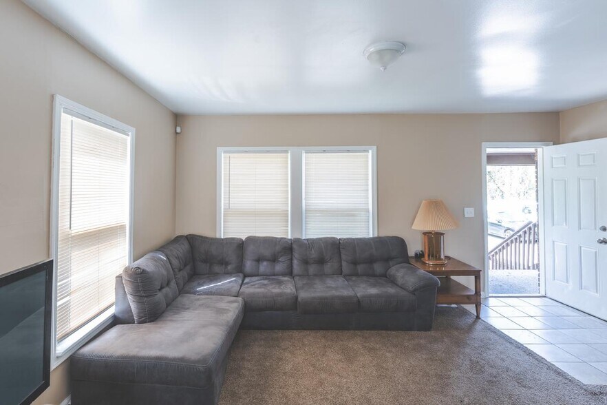 More Photos Of 25 Maynard Ct, Pontiac Apartments For Sale